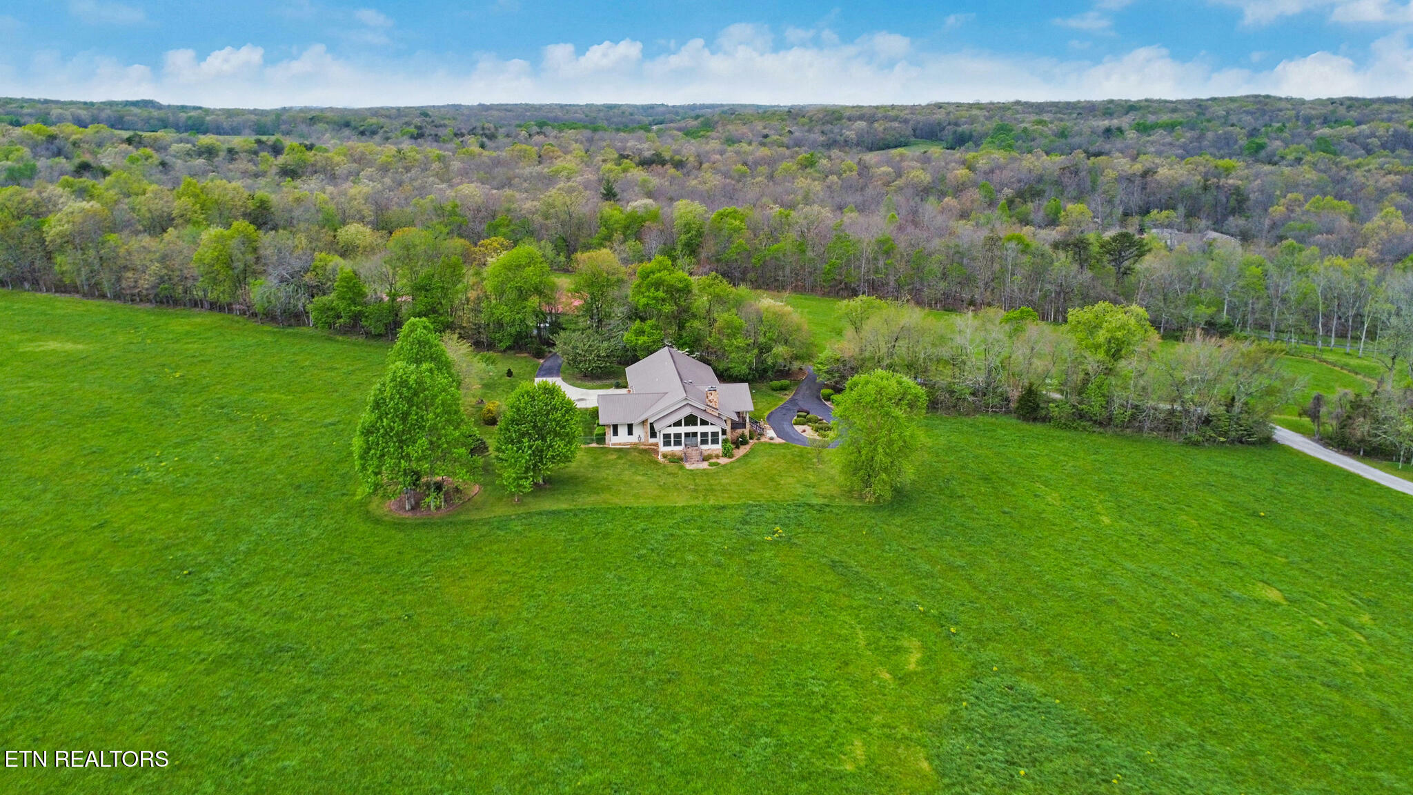 Property Photo: 895 Parnell Rd TN 38572