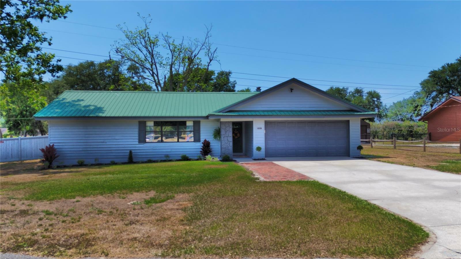 Property Photo: 6519 Shadowbrook Run FL 33813