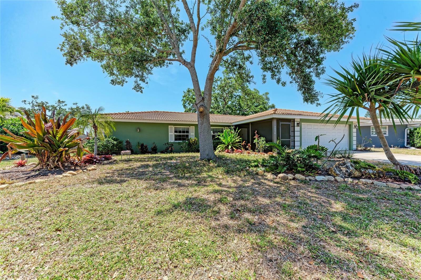 Property Photo: 3336 Pembrook Drive FL 34239