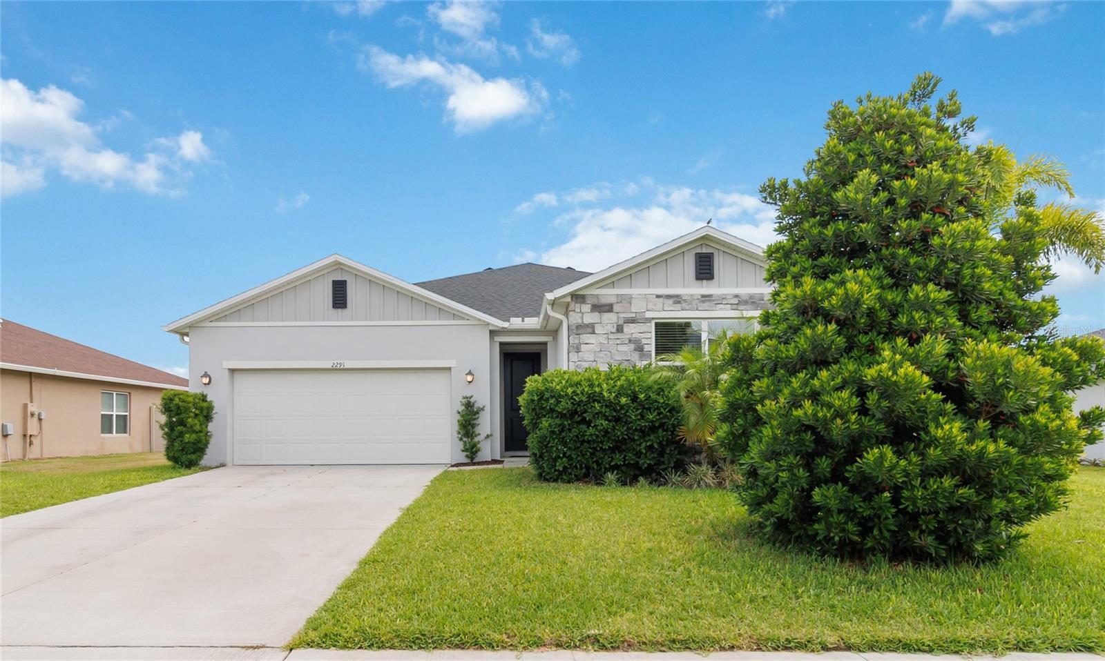 Property Photo: 2291 Carriage Pointe Loop FL 32712