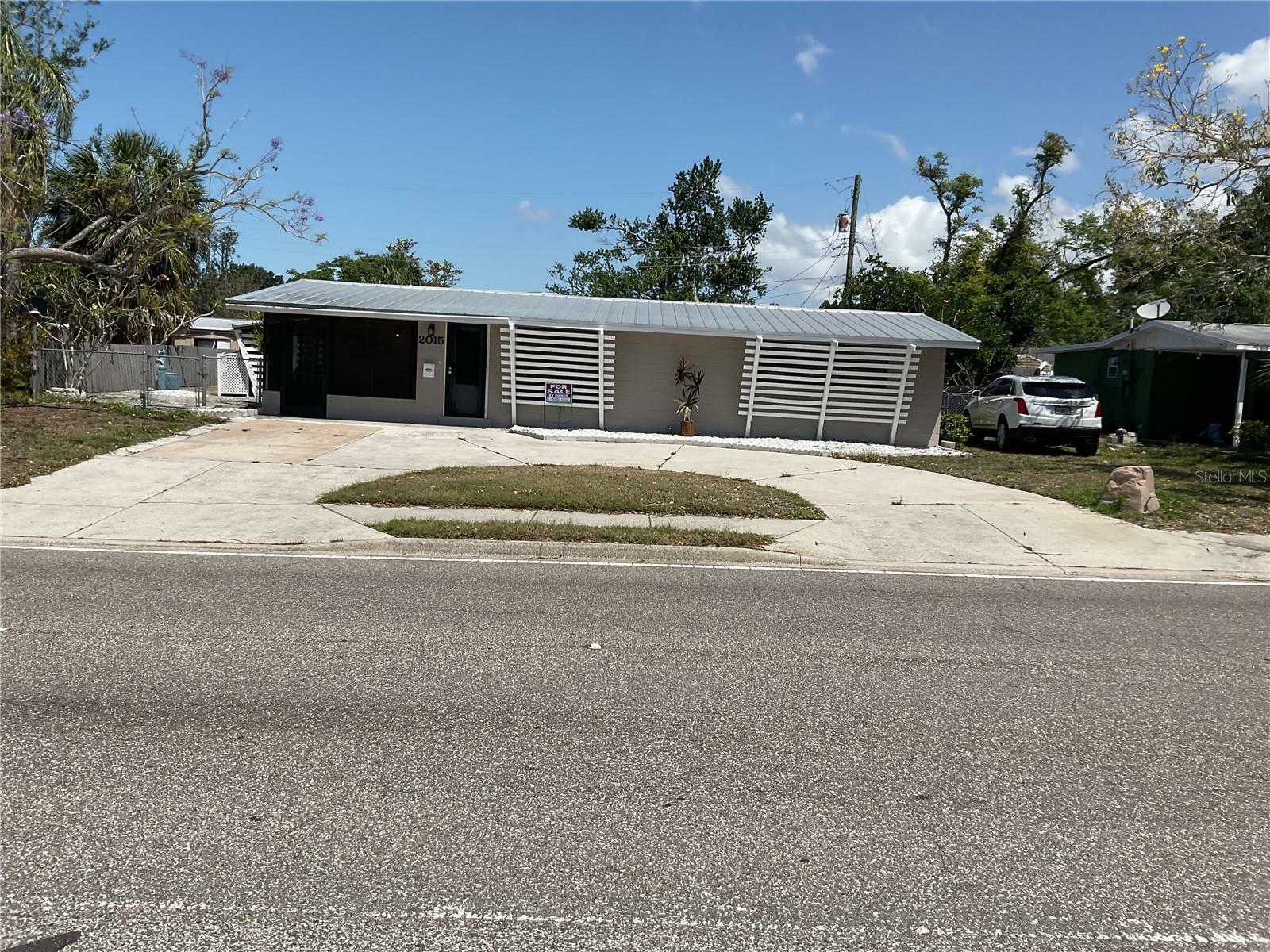 2015 Bayshore Gardens Parkway  Bradenton FL 34207 photo