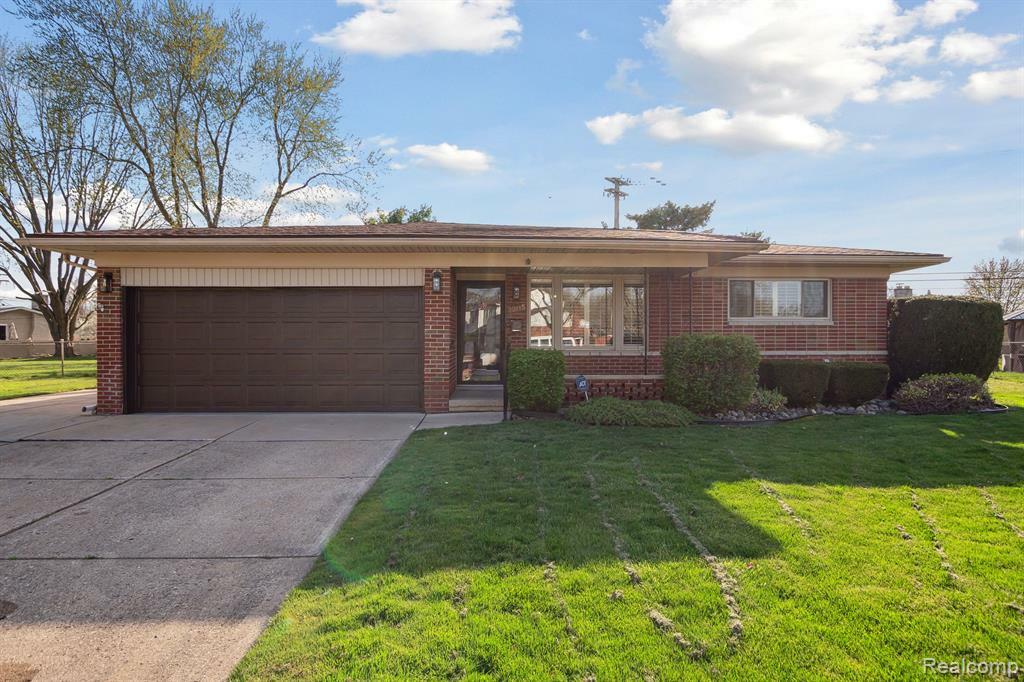 33115 Chatsworth Drive  Sterling Heights MI 48312 6114 photo
