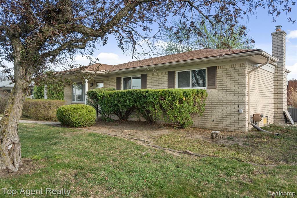 Property Photo: 2938 Fox Hill Drive MI 48310 3028
