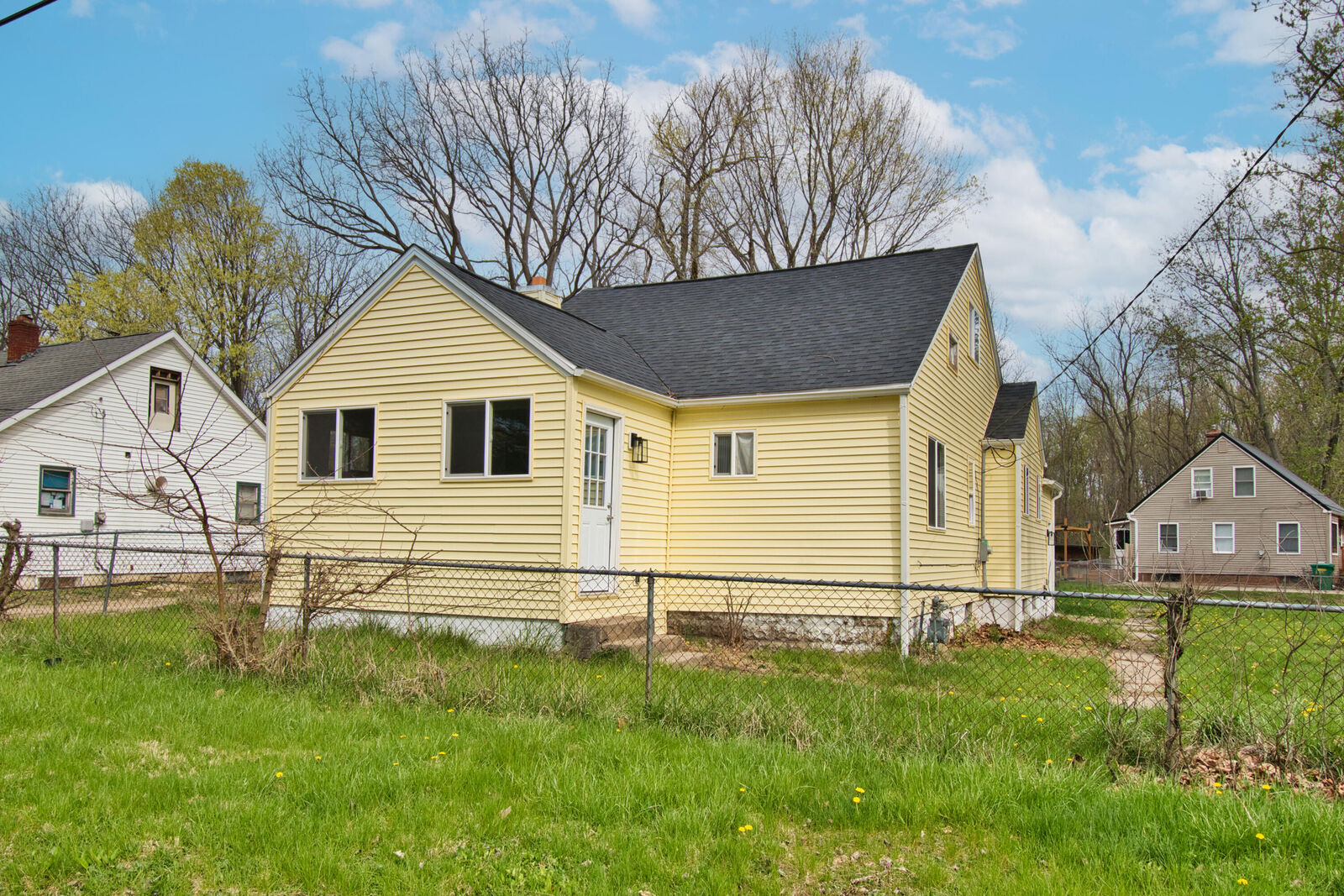 Property Photo: 1003 Pine Street MI 49120