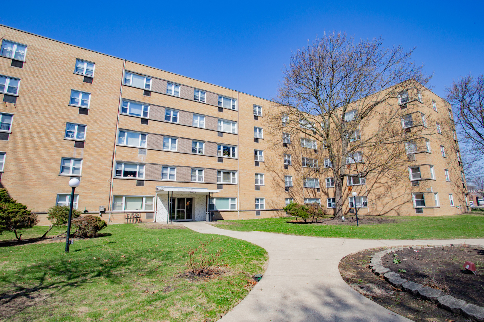 Property Photo: 2035 W Granville Avenue C414 IL 60659
