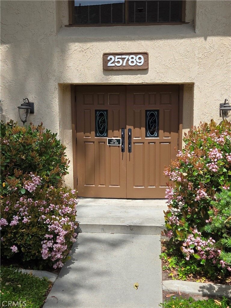 Property Photo: 25789 Marguerite D102 CA 92692