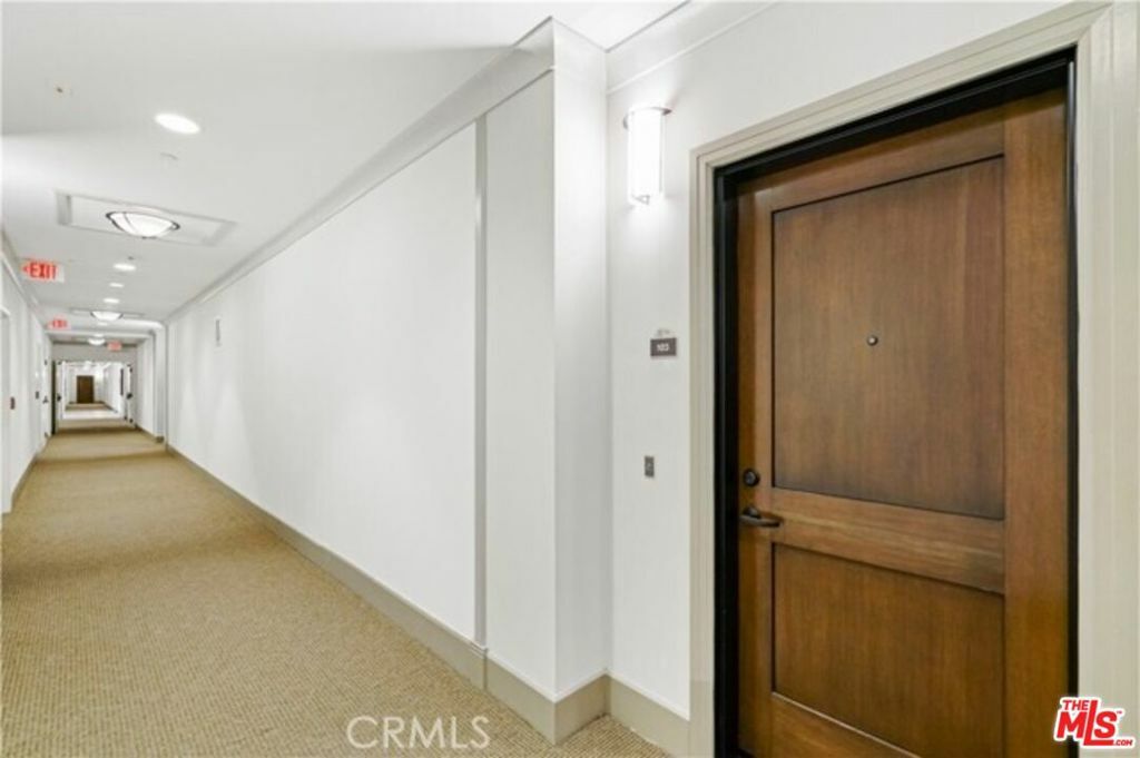Property Photo: 5015 Balboa Boulevard 103 CA 91316