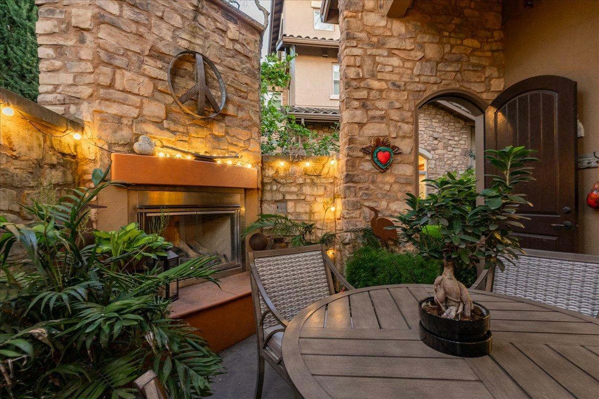 Property Photo: 2430 Pavilions Place Lane 401 CA 95825