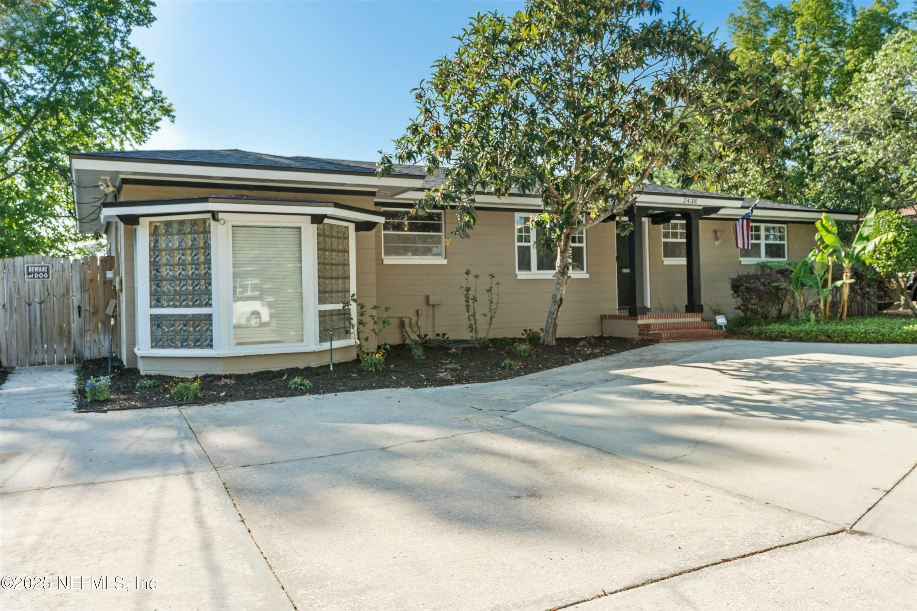 Property Photo: 2438 Buttonwood Drive FL 32216