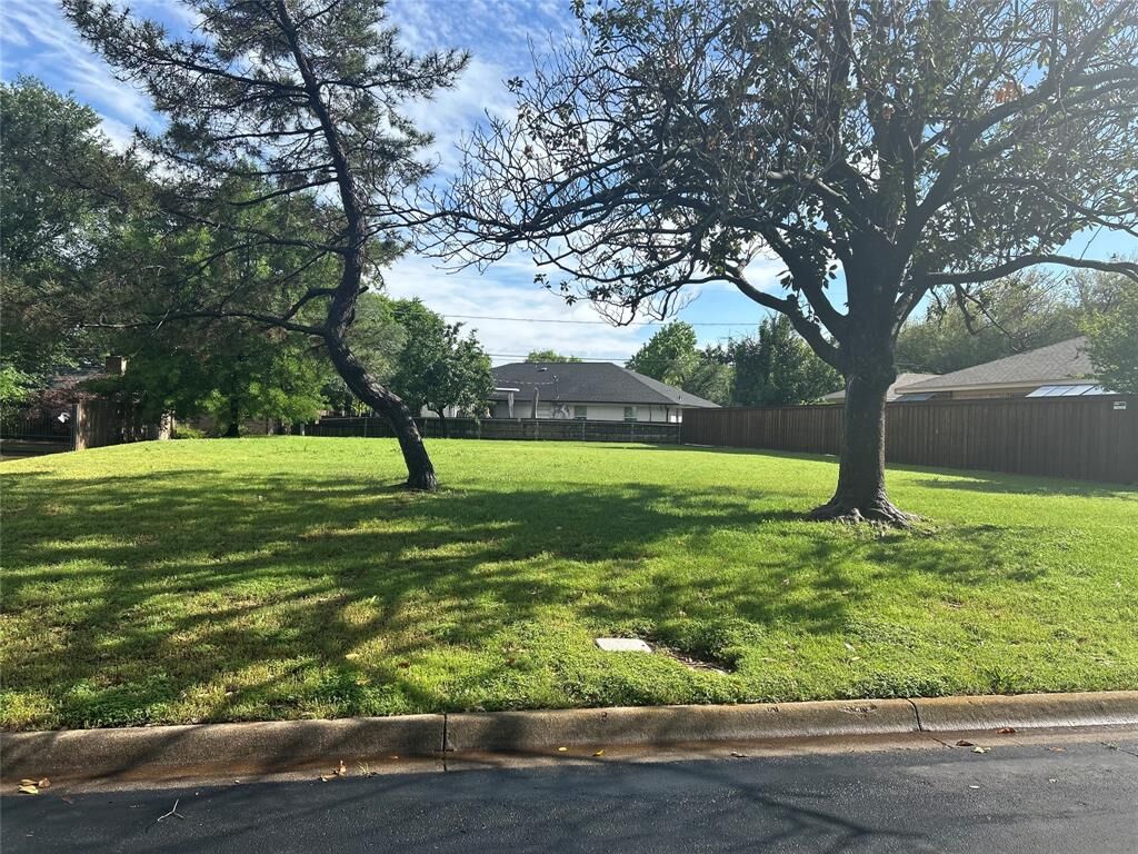 Property Photo: 337 Circleview Drive N TX 76054