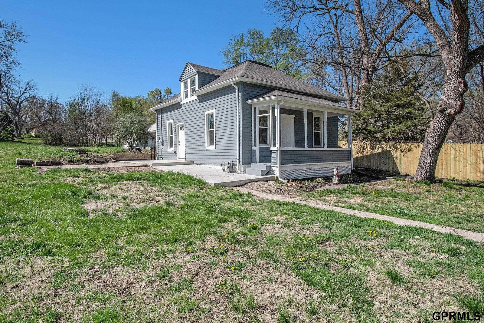 Property Photo: 1521 Avenue A NE 68048