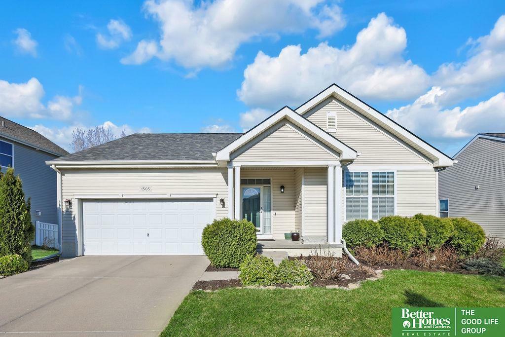 Property Photo: 1505 N 209 Street NE 68022