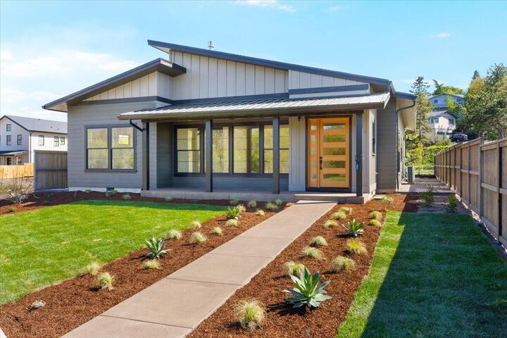 360 Briscoe Place  Ashland OR 97520 photo