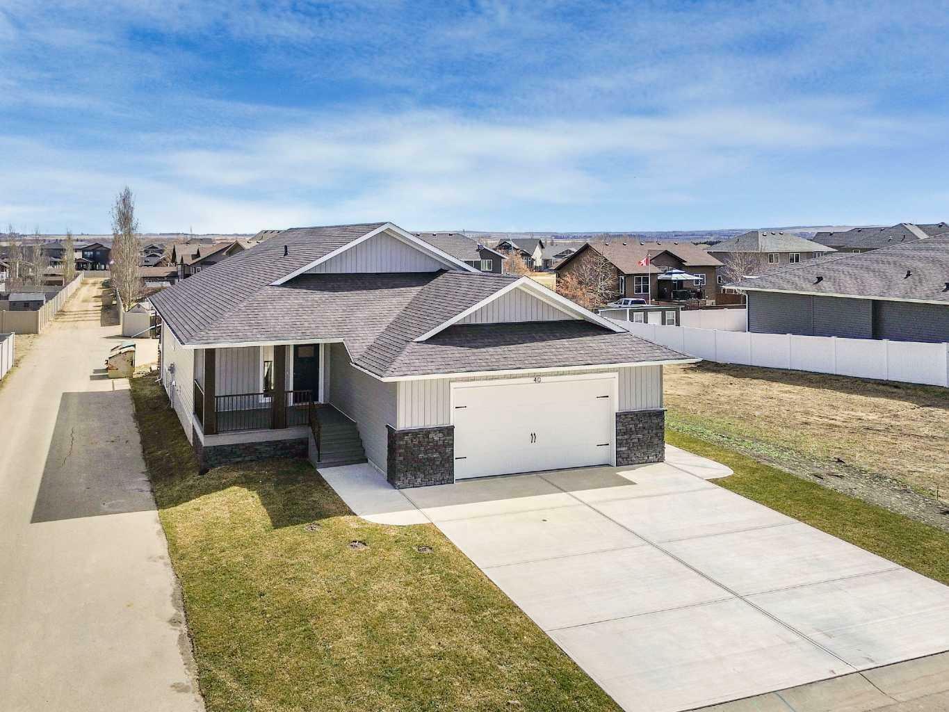 Property Photo: 40 Erica Drive AB T4L 0H3