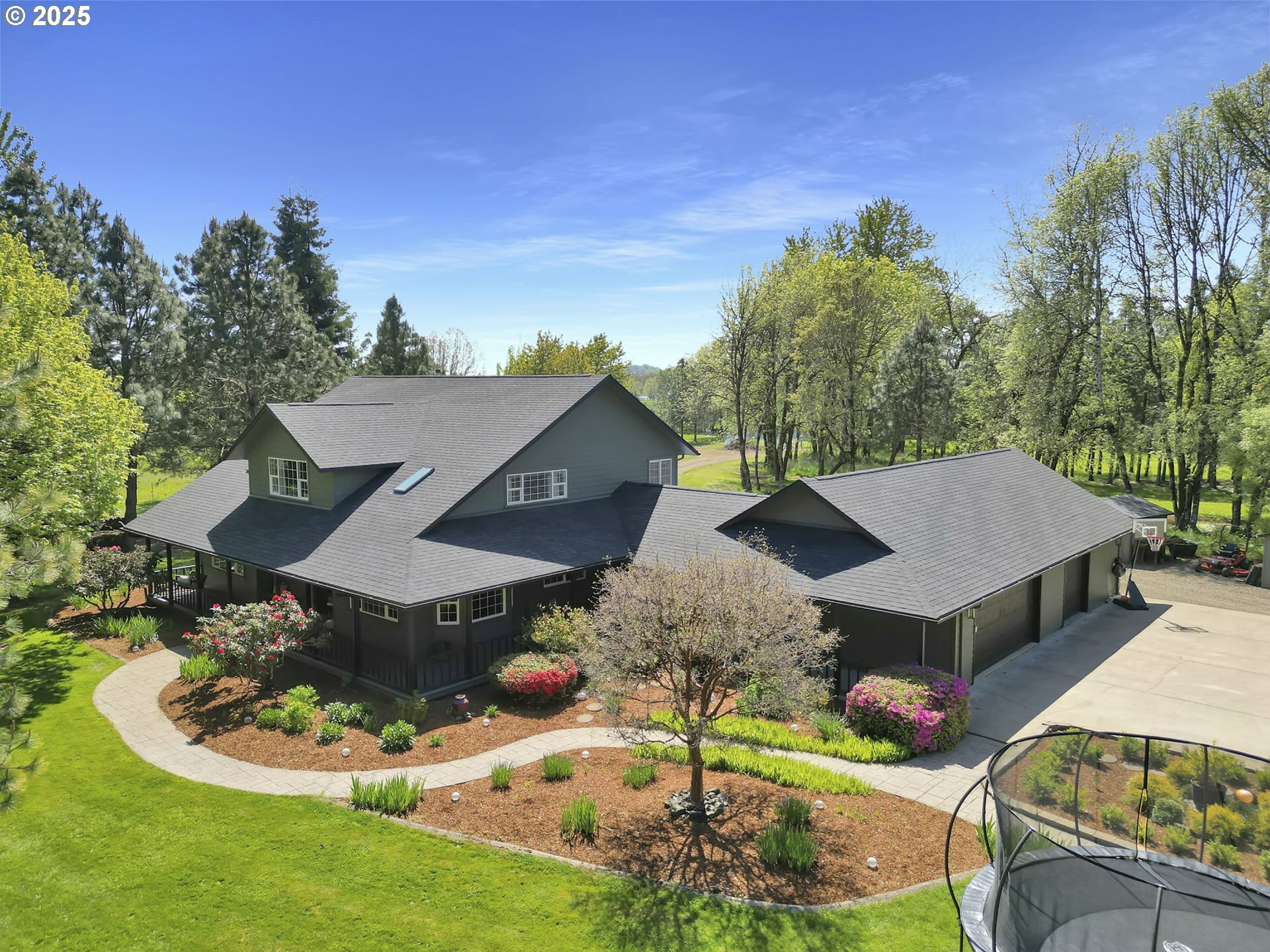 Property Photo: 26568 Berg Dr OR 97456