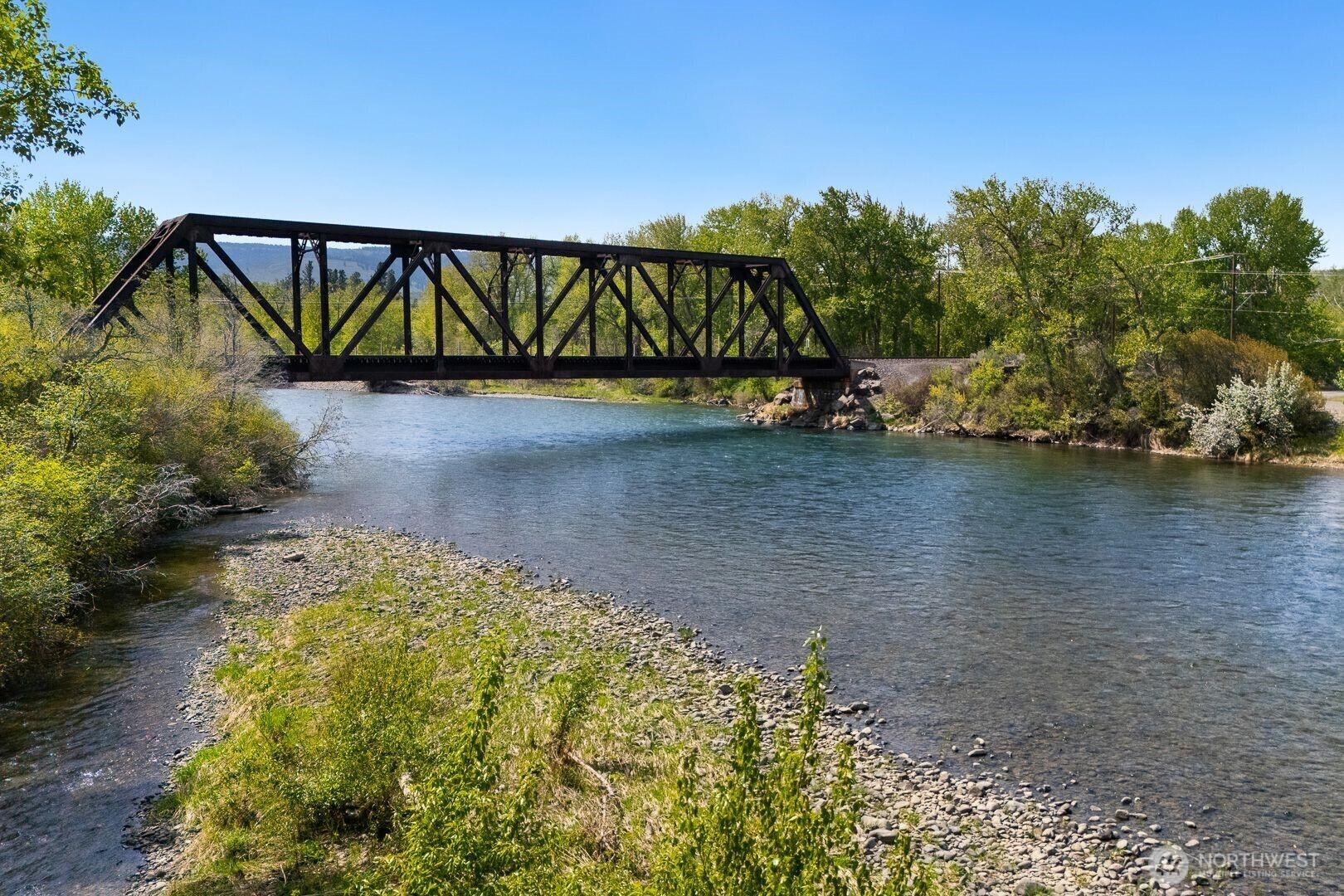Property Photo: 421 Cottonwood Road WA 98946
