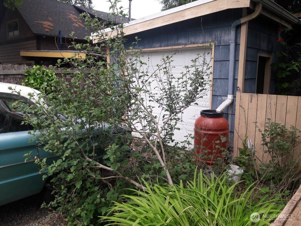 Property Photo:  4052  Burton Place W  WA 98199 
