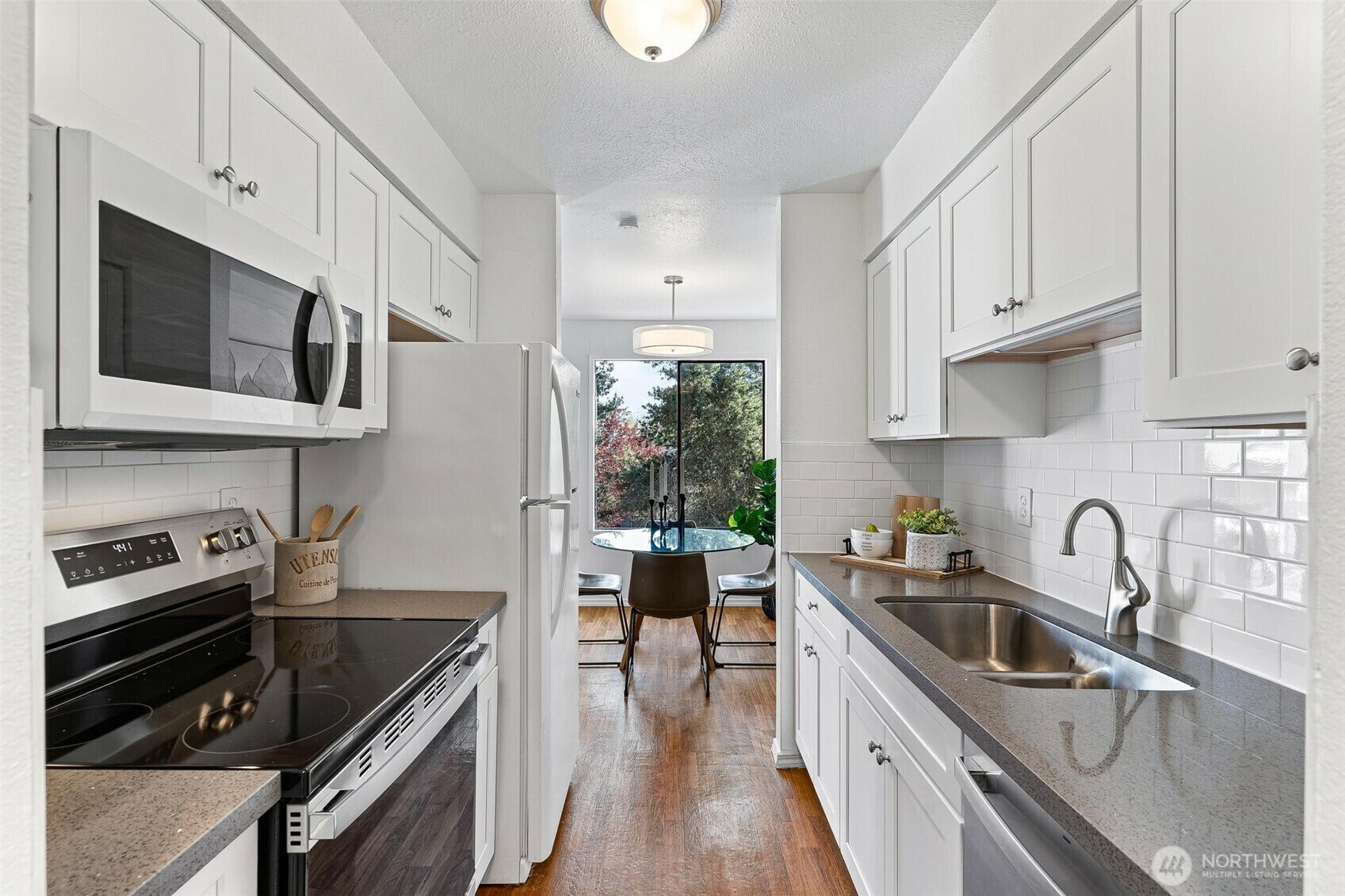 Property Photo: 12611 NE 145th Place H81 WA 98034