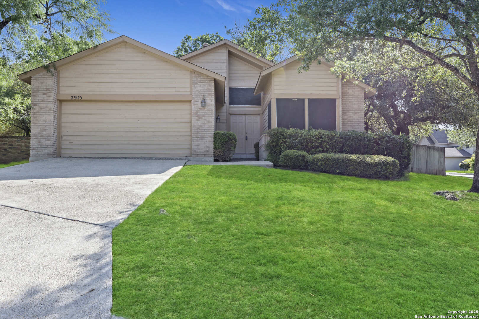 Property Photo: 2915 Hunters Stream TX 78230
