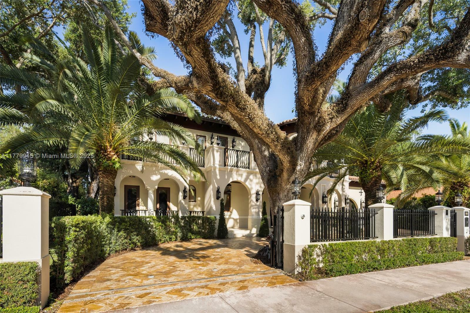 Property Photo: 6016 Leonardo St FL 33146