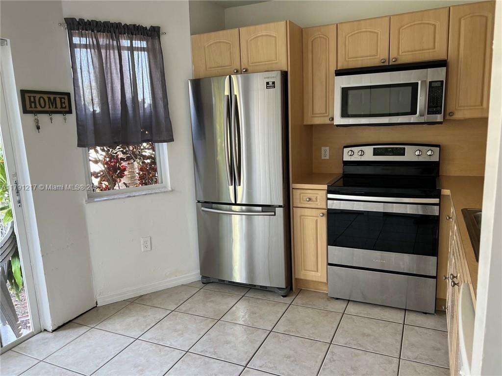 680 NW 79th Ter 104  Pembroke Pines FL 33024 photo