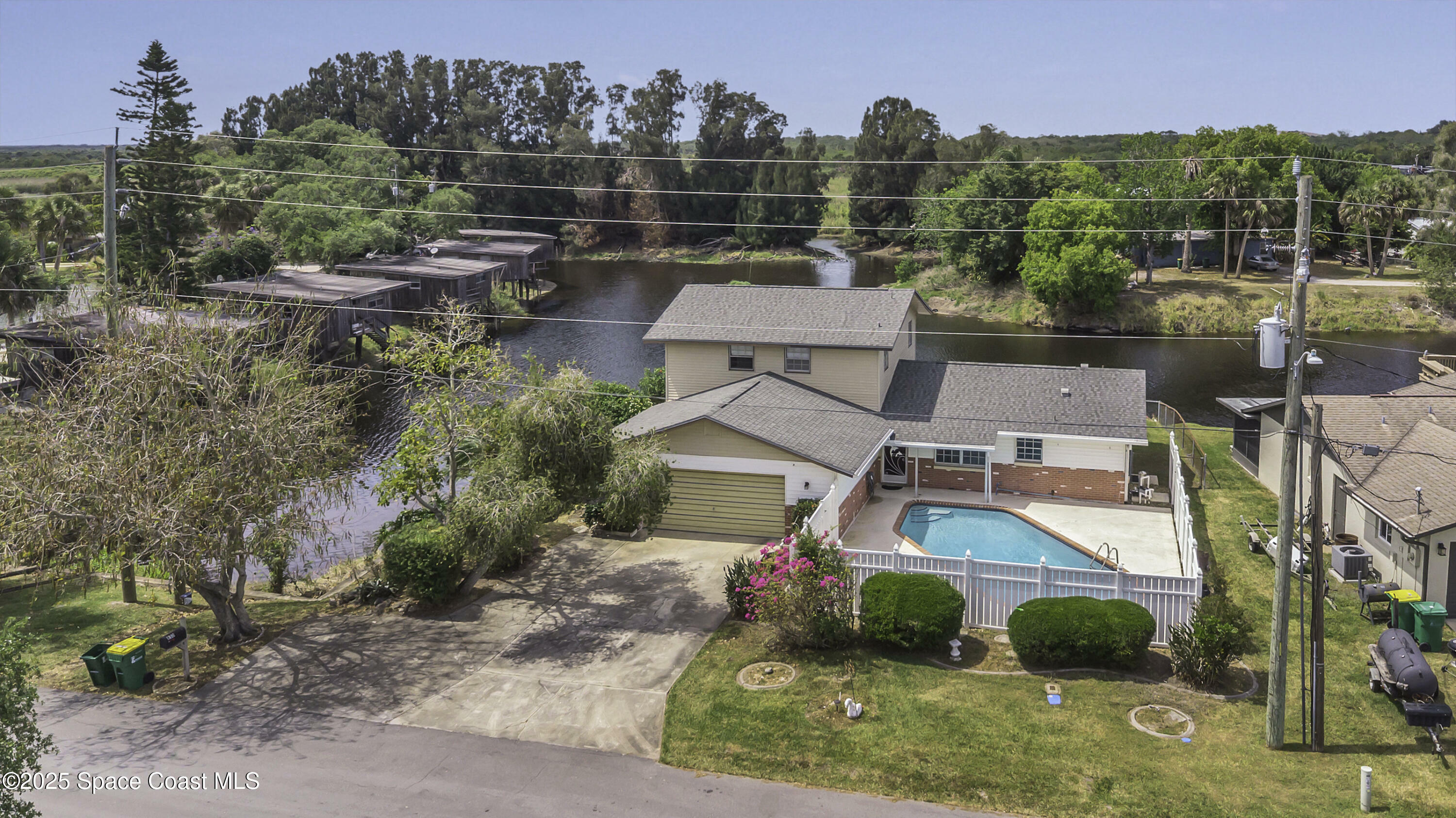Property Photo: 850 Cardinal Road FL 32926