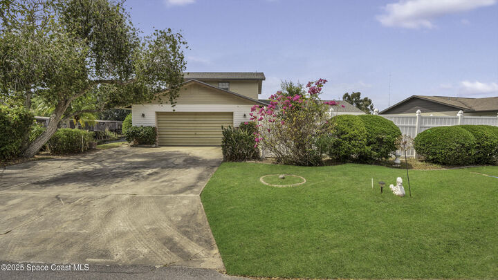 Property Photo:  850 Cardinal Road  FL 32926 