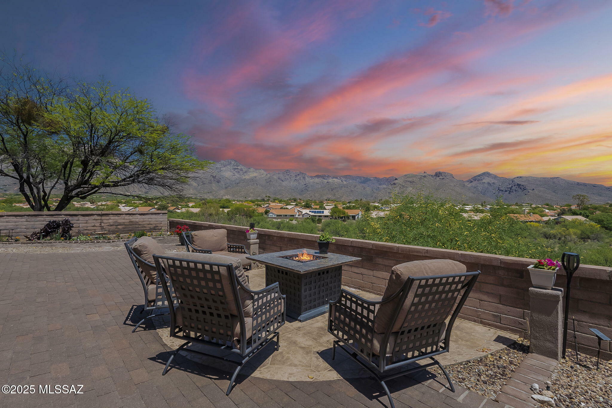 Property Photo: 5056 N Valley Shadows Place AZ 85750