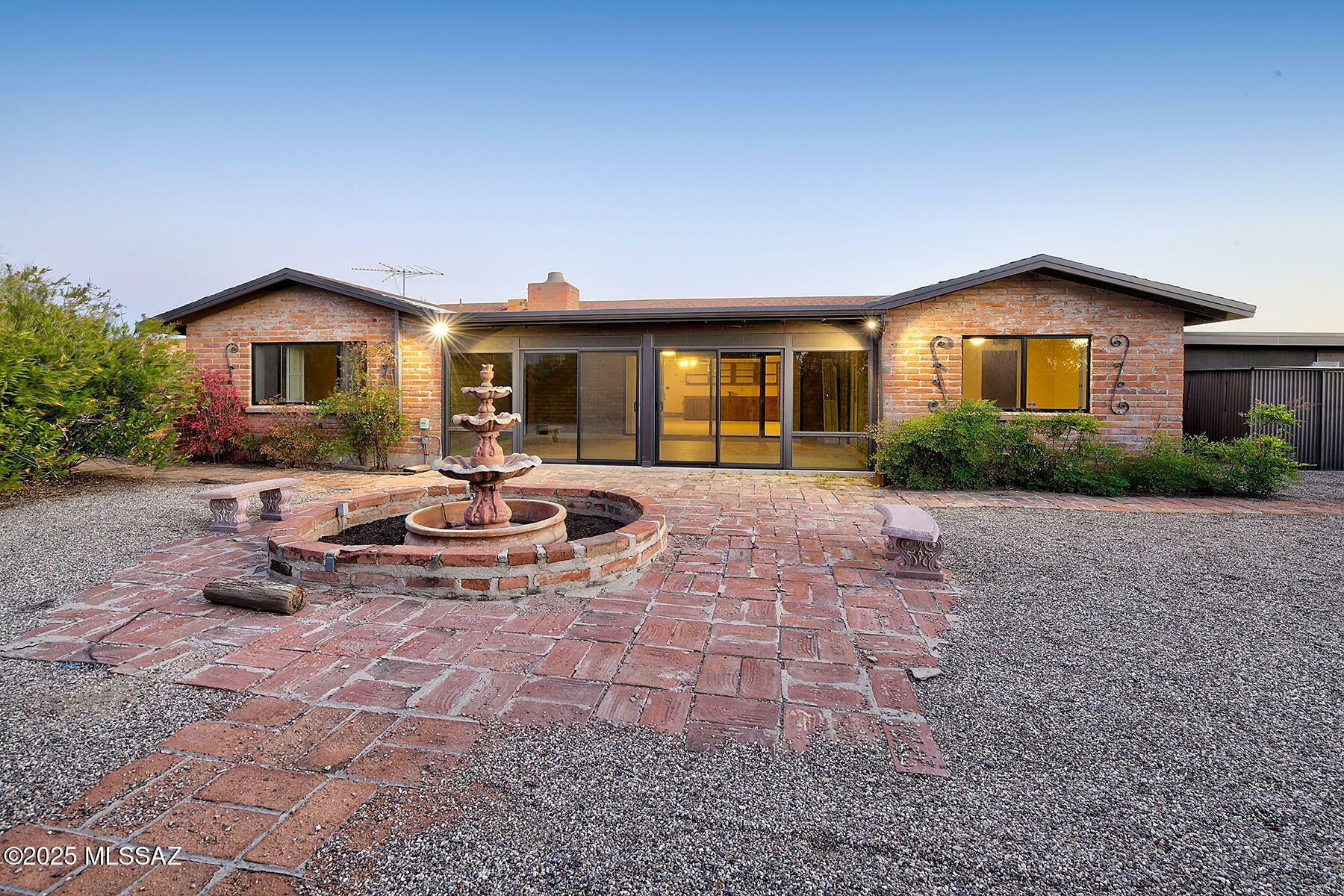 Property Photo: 725 E Mescal Place AZ 85718