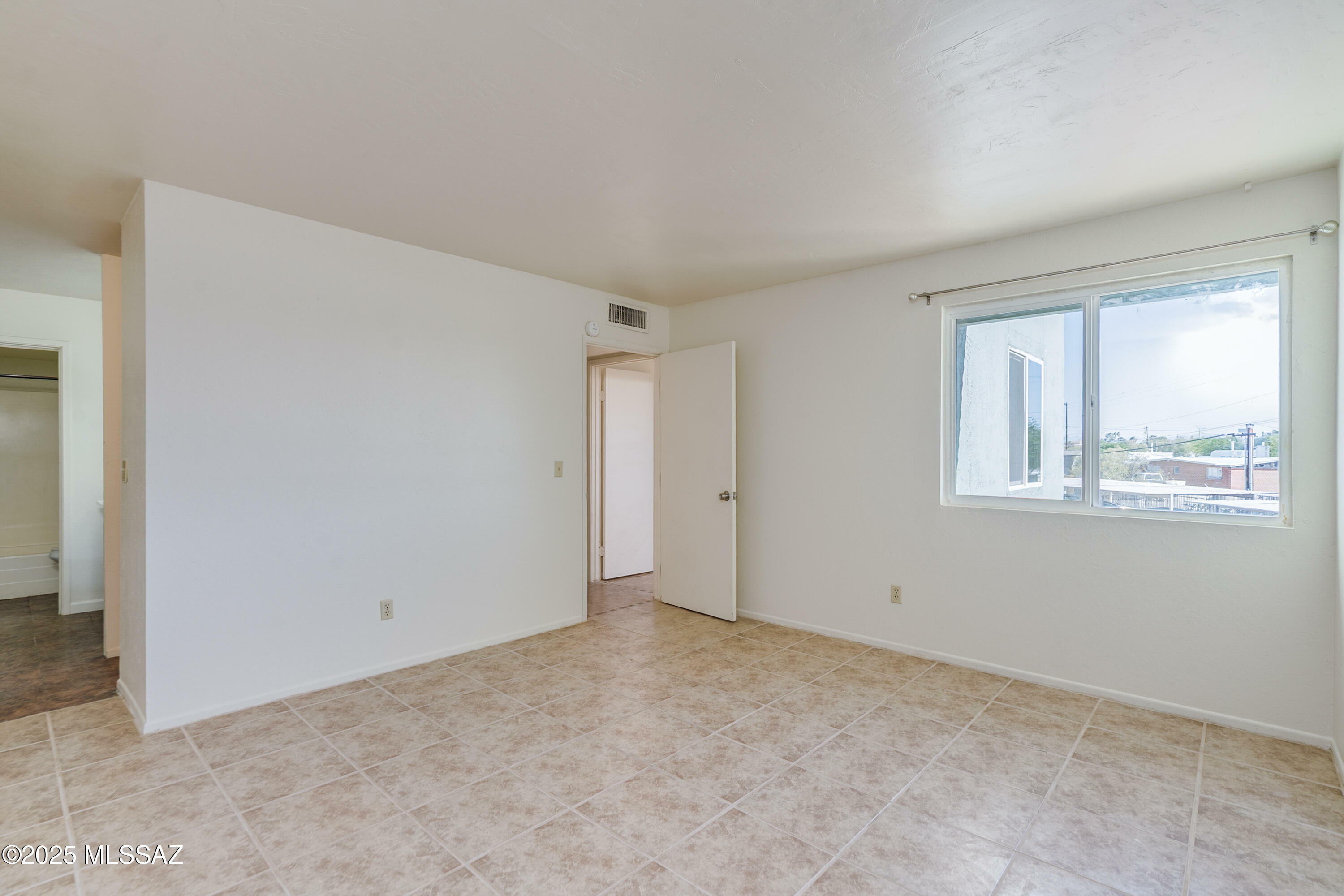 Property Photo: 810 S Langley Avenue 204 AZ 85710