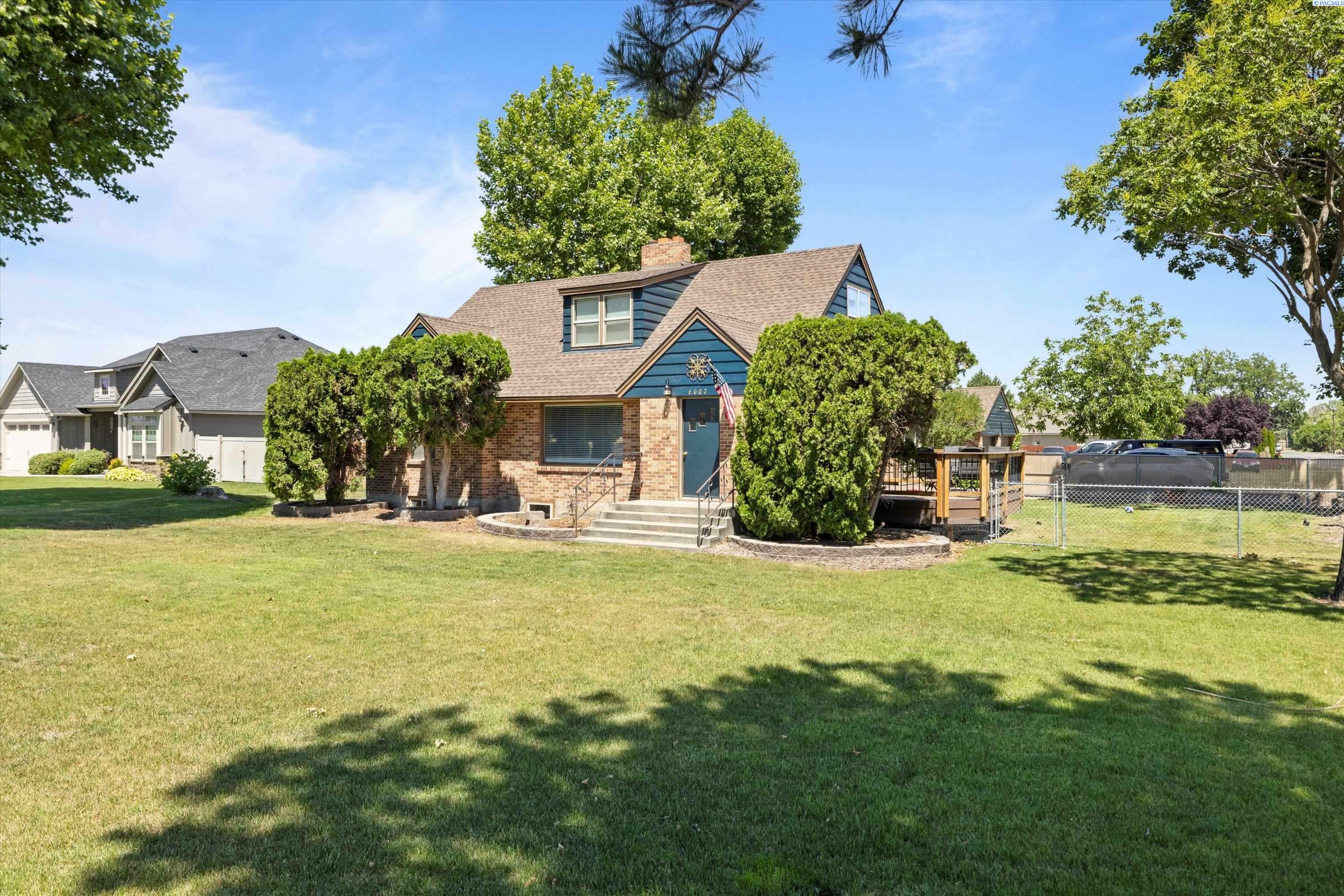 Property Photo: 6007 W Court WA 99301