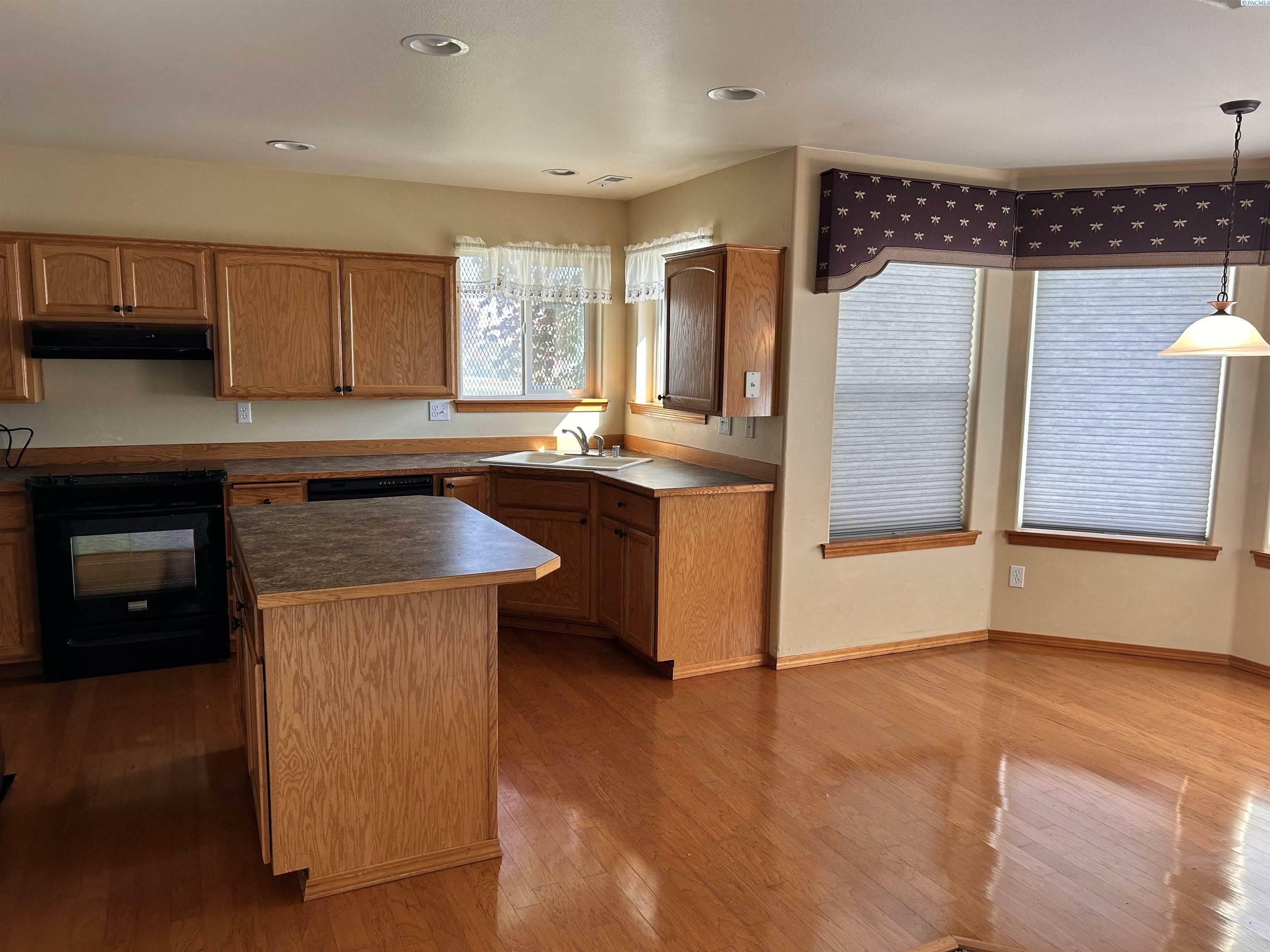 Property Photo: 126 Henley Dr WA 99301