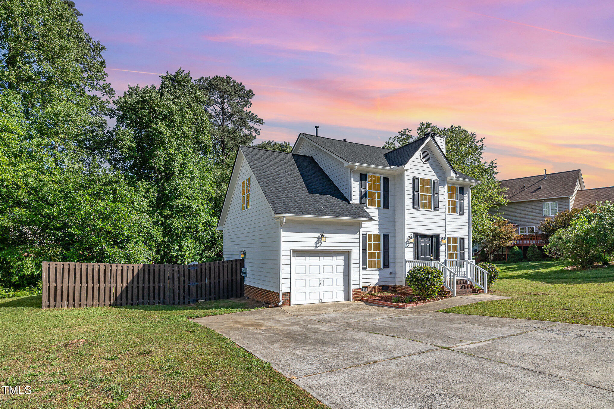 Property Photo: 2708 Tryon Pines Drive NC 27603