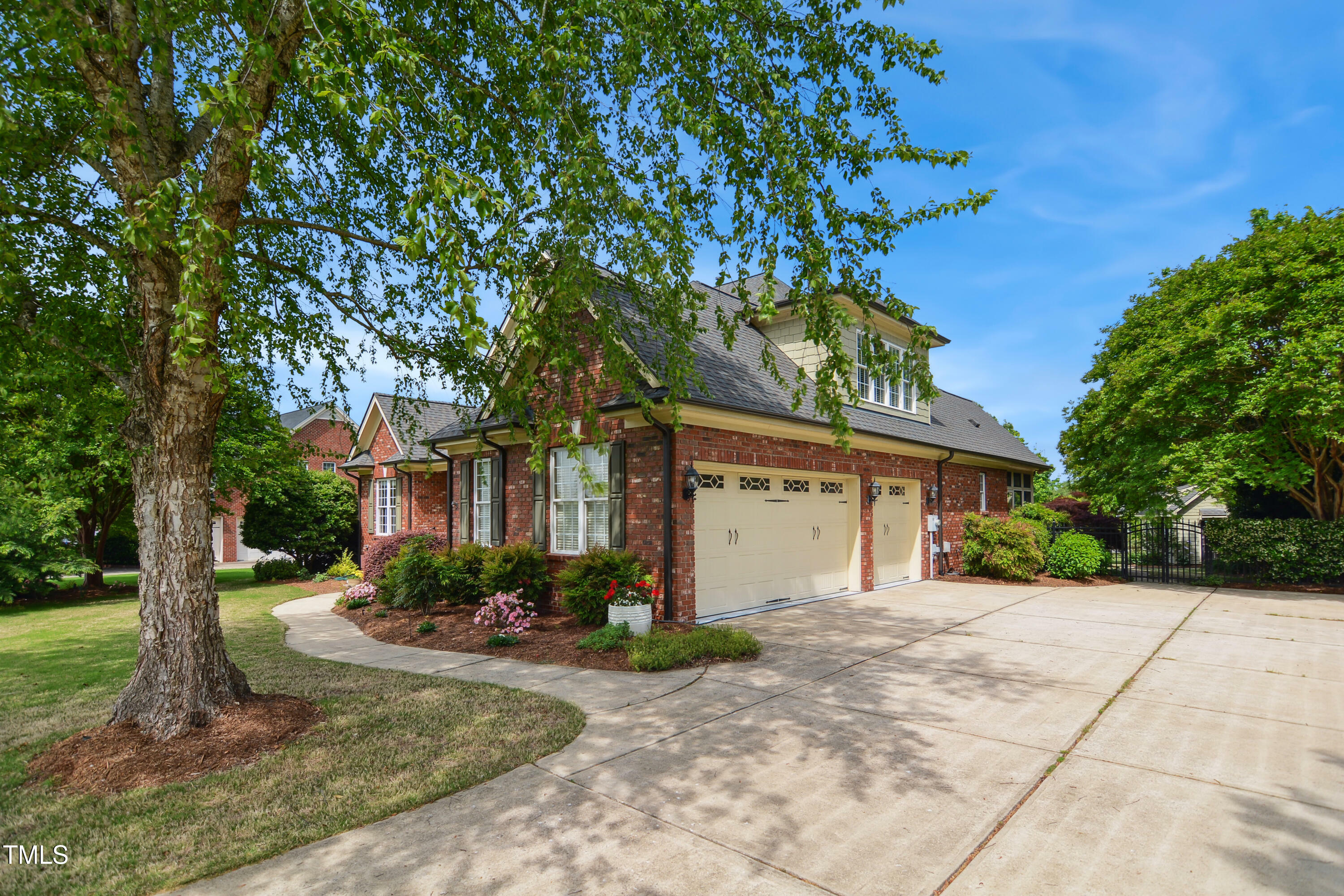 Property Photo: 220 Lakecroft Place NC 27526