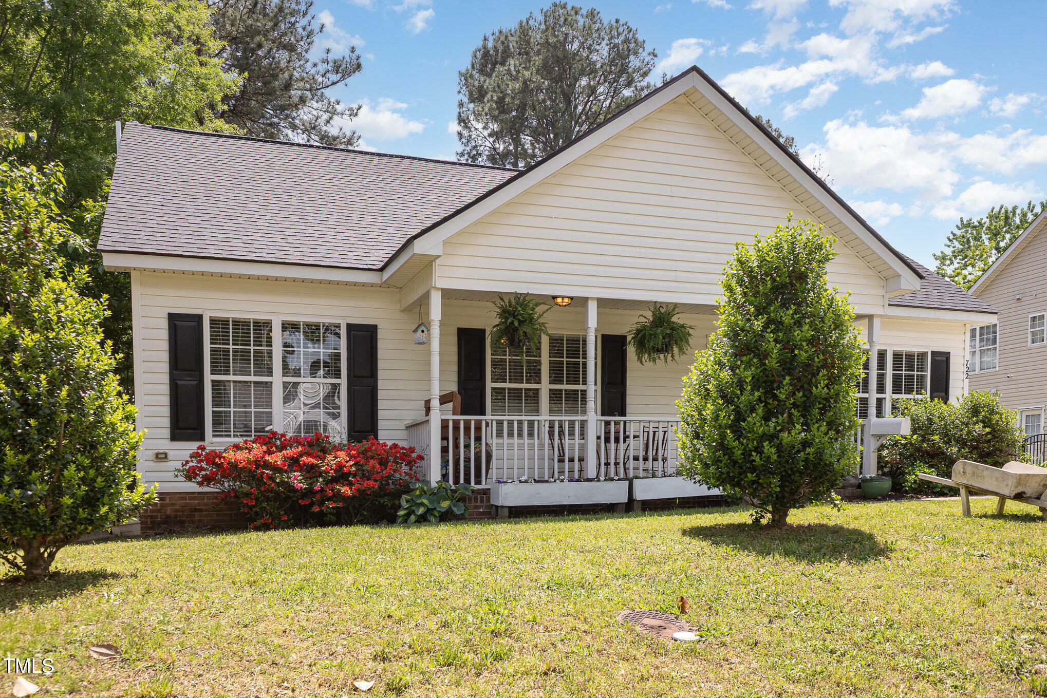 Property Photo: 722 E Pine Avenue NC 27587