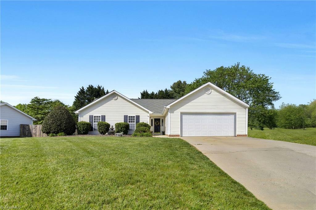 Property Photo: 109 Stapleton Way NC 27265