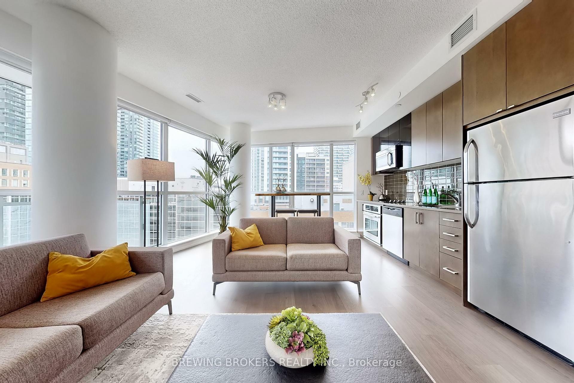 Property Photo:  89 Dunfield Avenue 902  ON M4S 0A4 
