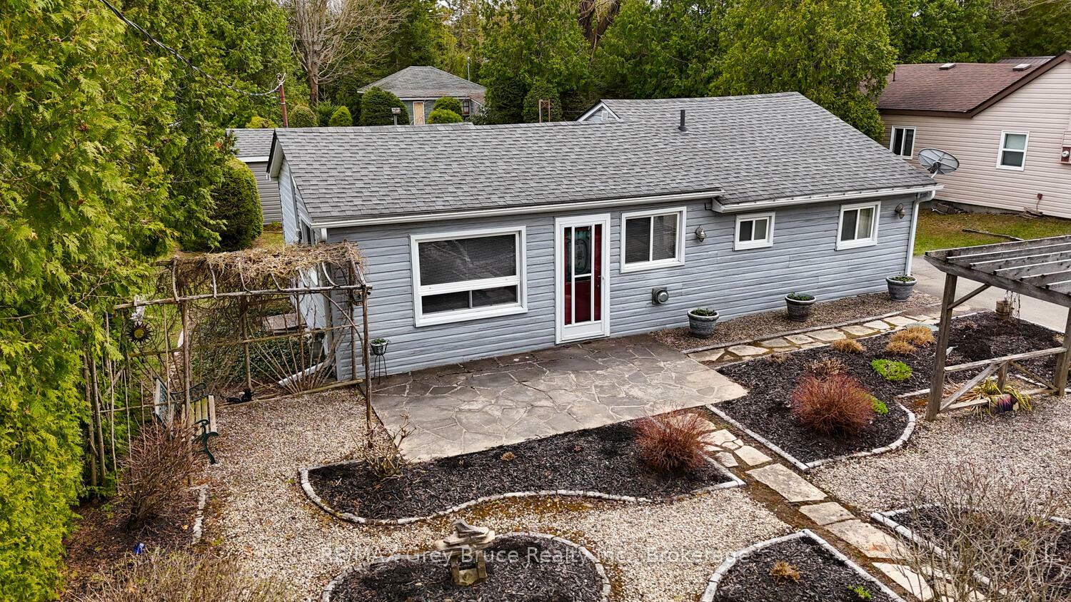 Property Photo: 12 Guelph Street ON N0H 2G0