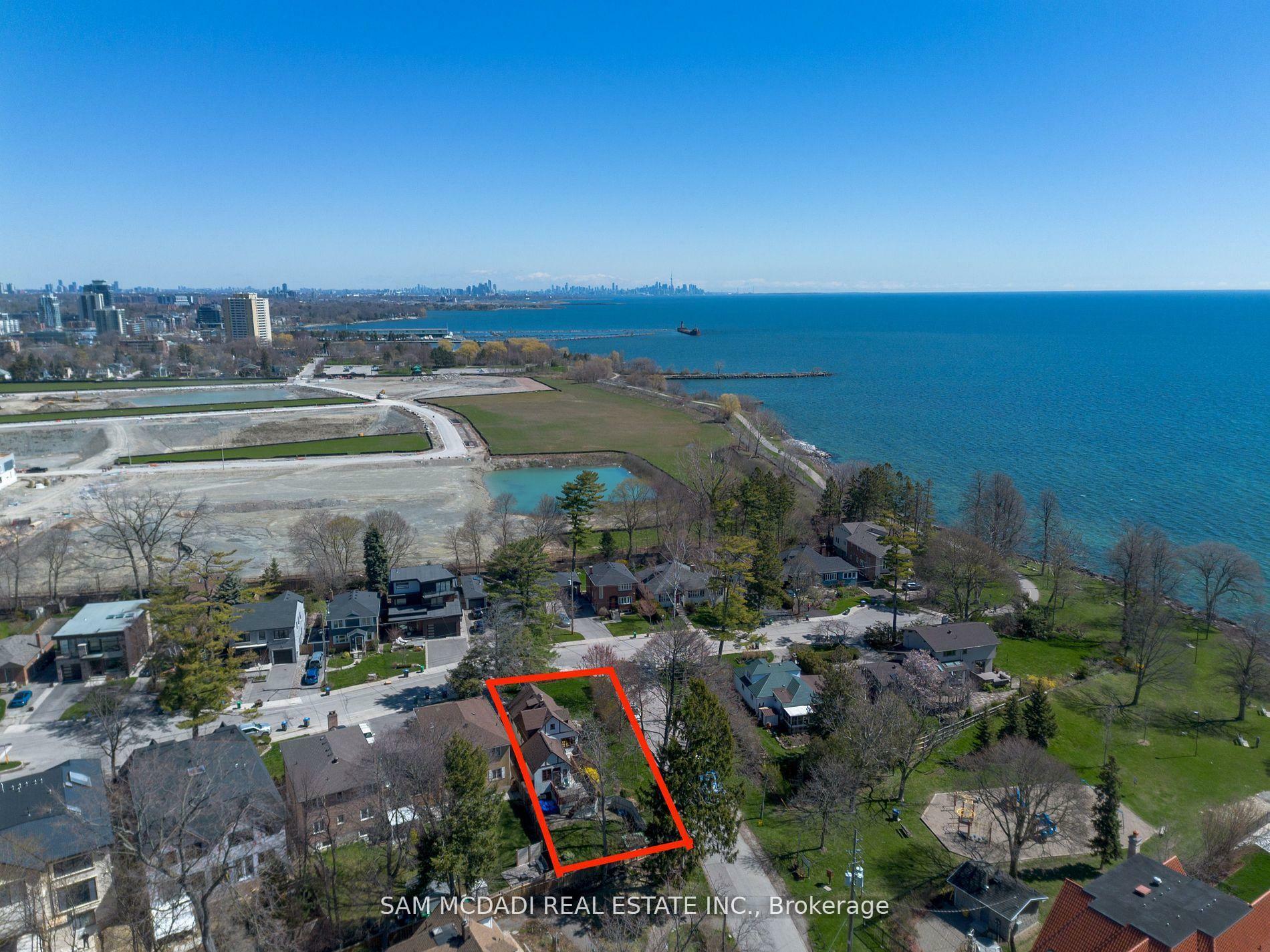 Property Photo: 62 Maple Avenue S ON L5H 2R6