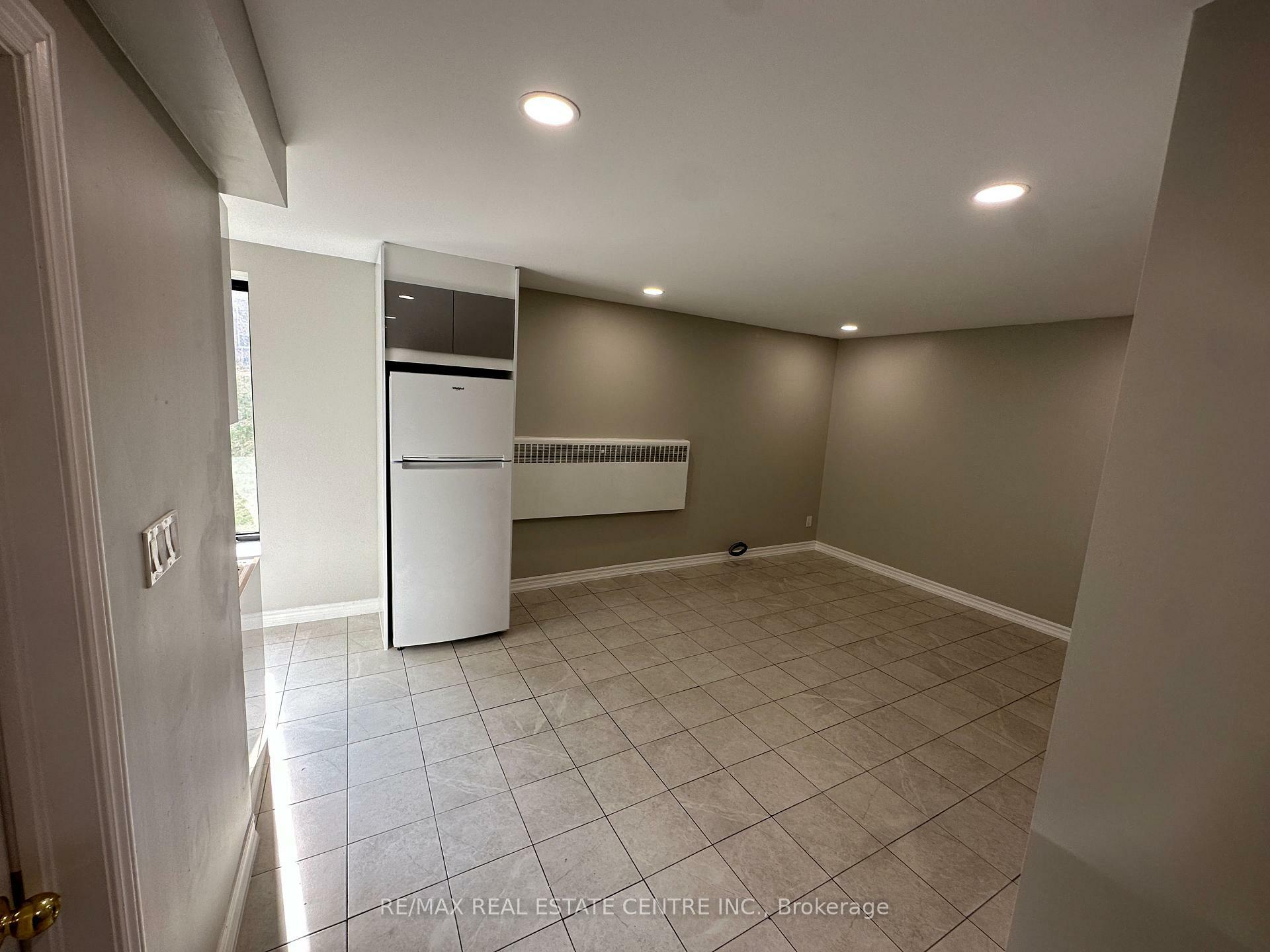 Property Photo:  5 Hill Heights Road 103  ON M8Y 1Y9 