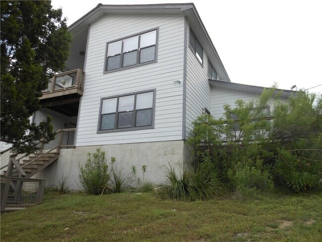 Property Photo: 400 Eagles Nest Drive TX 78676