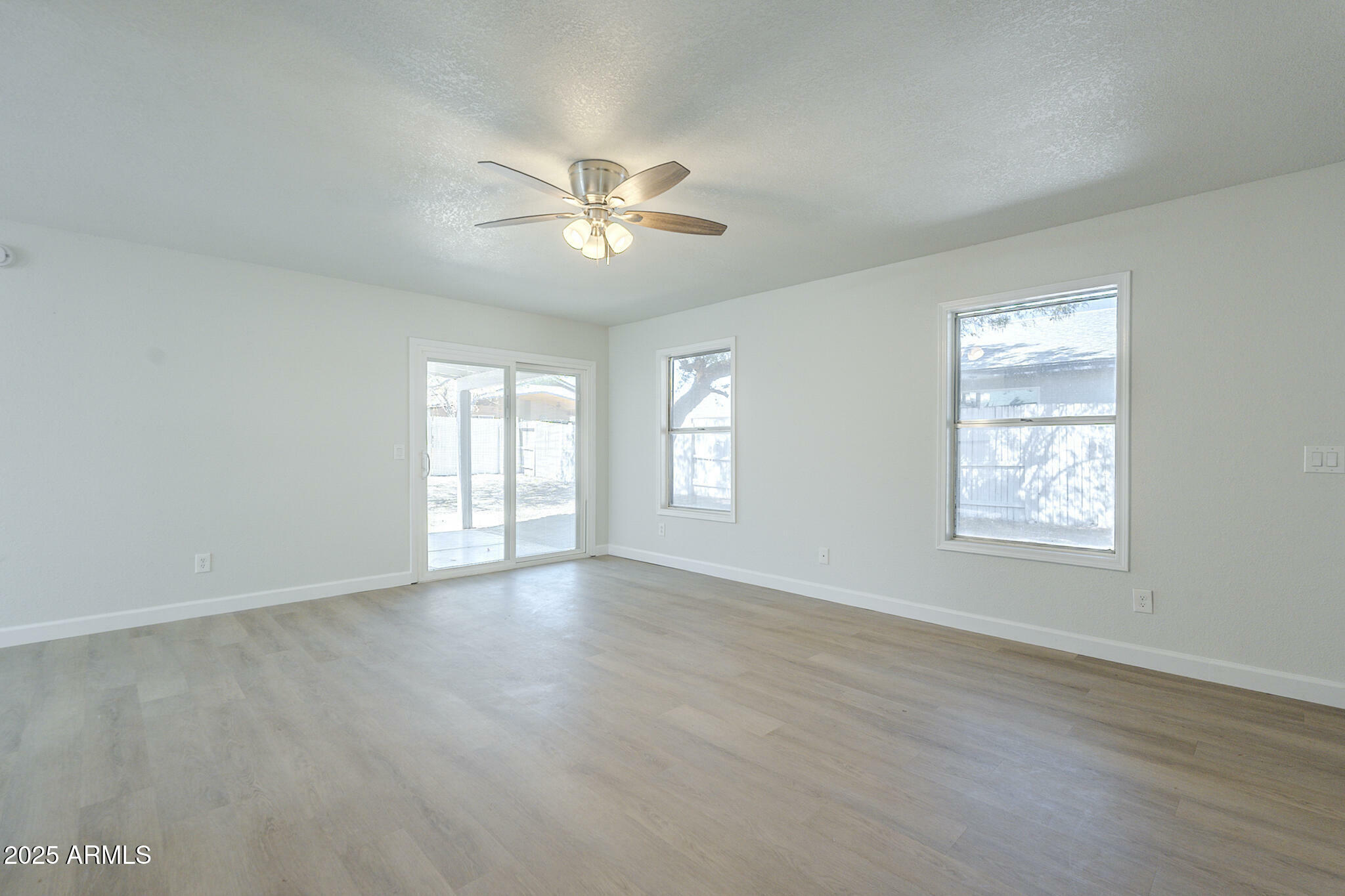 Property Photo: 1450 E Topeka Drive AZ 85024