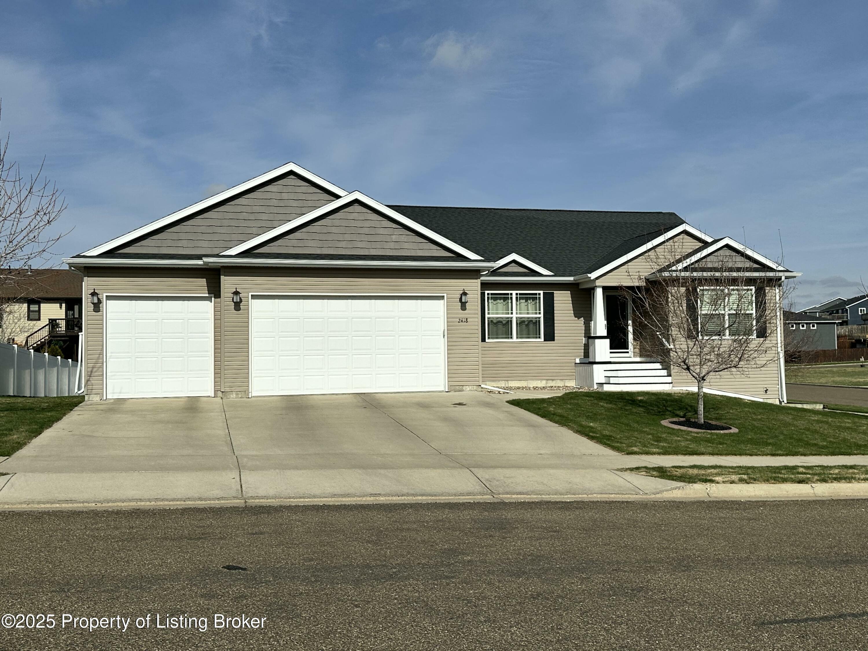 Property Photo: 2418 Prairie Oak Drive ND 58601