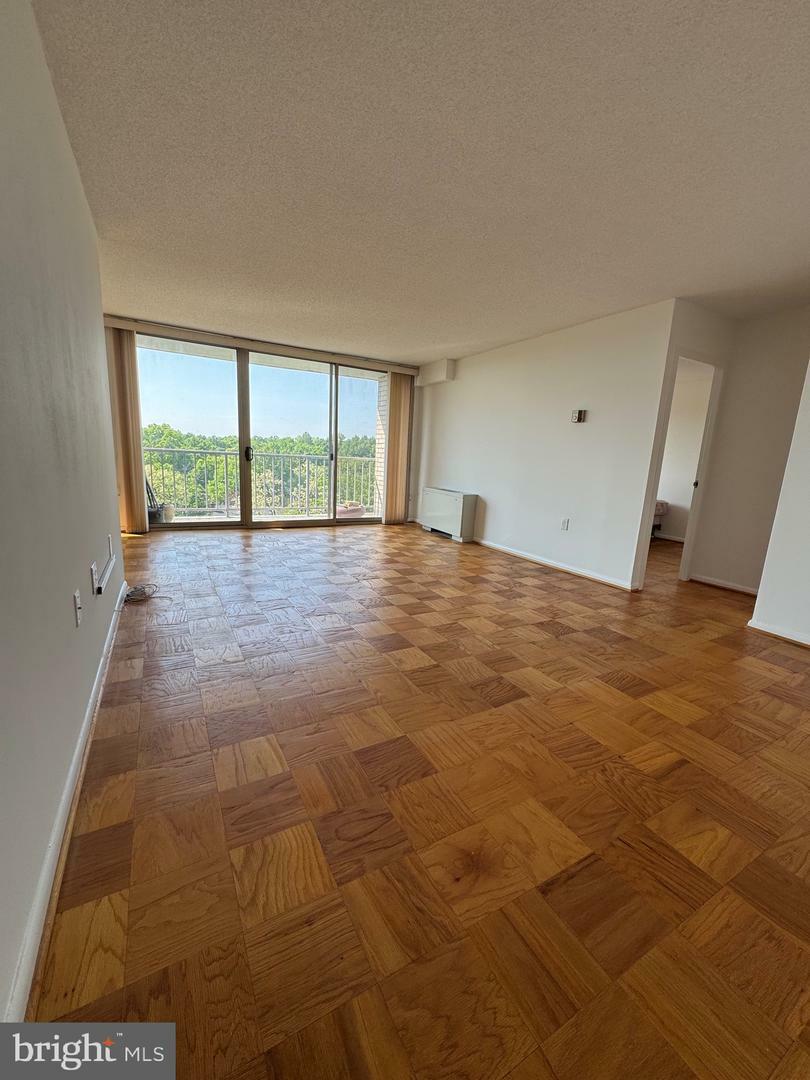 Property Photo: 2500 N Van Dorn Street 1006 VA 22302