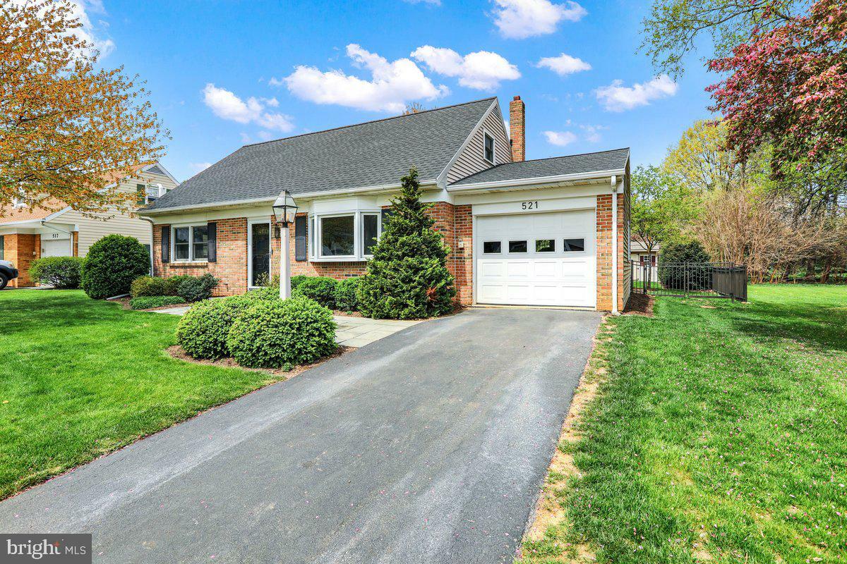 Property Photo: 521 Hummingbird Drive PA 17543