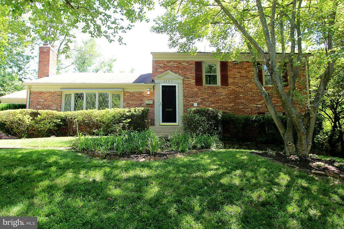 Property Photo: 6209 Redwing Road MD 20817