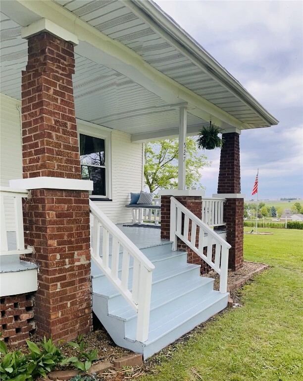 Property Photo: 527 Swisher View Dr SW IA 52338