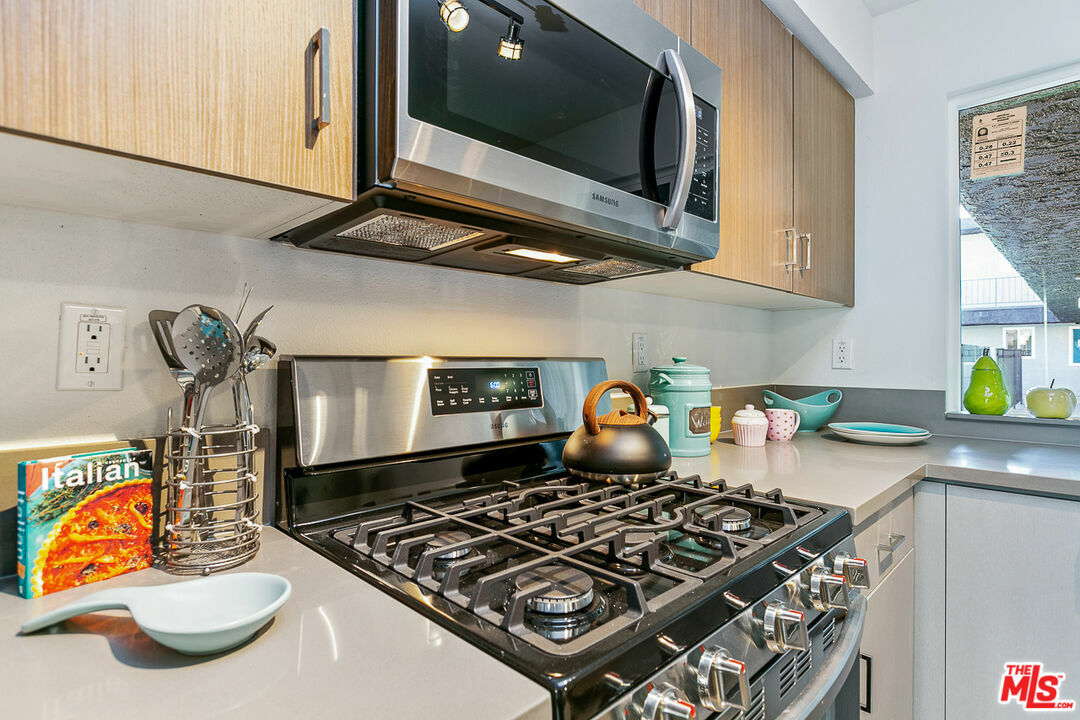 Property Photo: 6640 Woodley Ave CA 91406