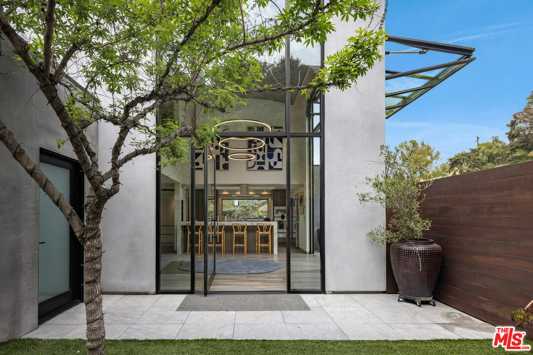 Property Photo:  5751 Valley Oak Dr  CA 90068 