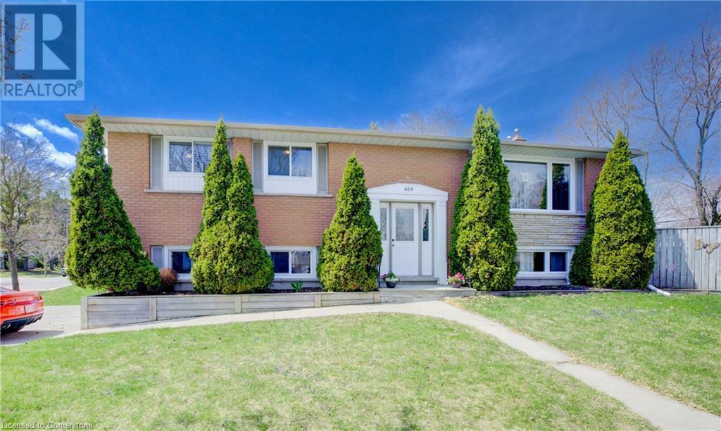 Property Photo: 669 Highpoint Avenue ON N2L 4Z4